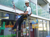 Zustandskontrolle an Glasfront